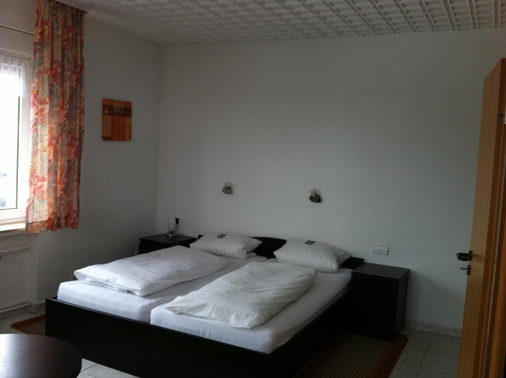 Hotel Goldener Engel Waldbronn Room photo